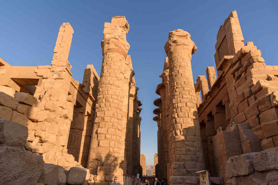 Egipto 047 - Luxor - Templo de Karnak - Sala Hipóstila.jpg